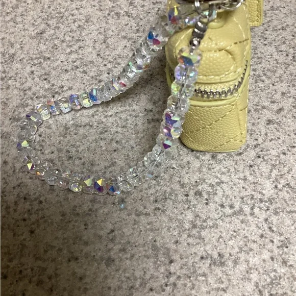 Air pod case. - Picture 4 of 6